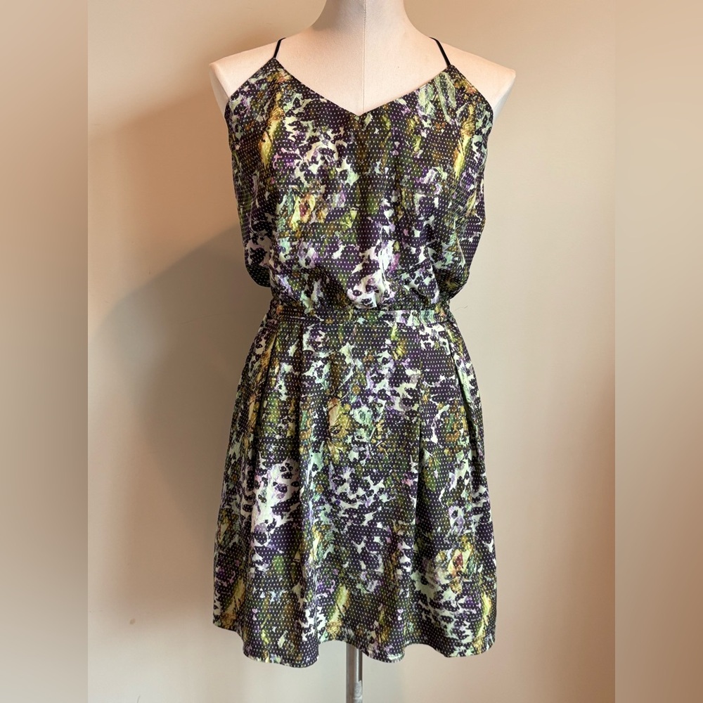 Lululemon dress w/ elastic waist and pockets   size 8